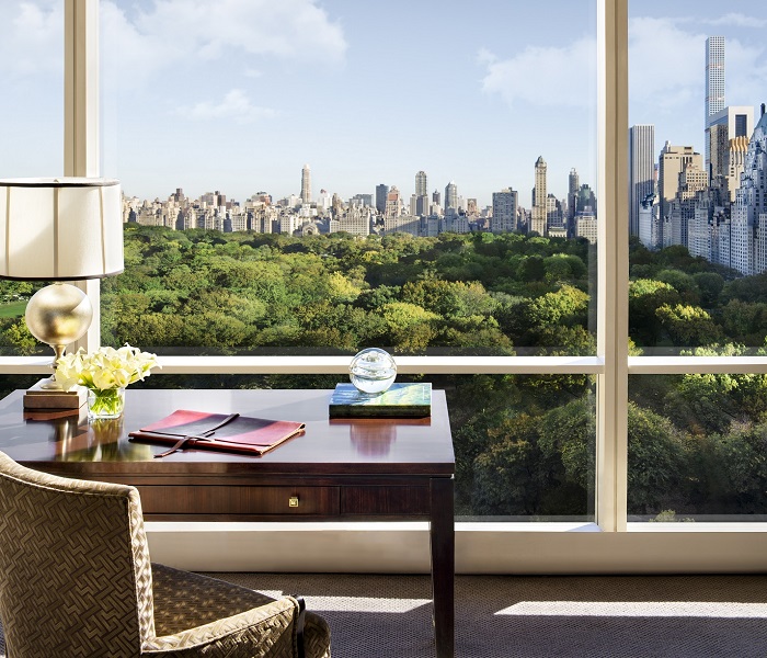 https://mcprod.trumphotels.com/media/.renditions/catalog/category/Hotels/NewYork/Explore-With-Us/TNY_-_Desk_-_EWU.jpg